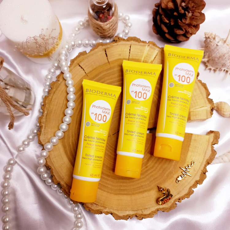 خرید کرم ضد آفتاب رنگی بایودرما فتودرم مکس SPF 100 برای محافظت روزانه پوست