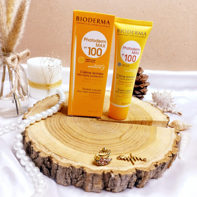 تصویر کرم ضد آفتاب رنگی بایودرما فتودرم مکس SPF 100 با جذب سریع و محافظت کامل