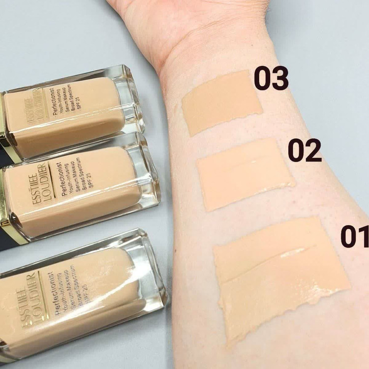 تصویر کرم پودر مایع Estée Lauder با بافت نرم و فینیش طبیعی