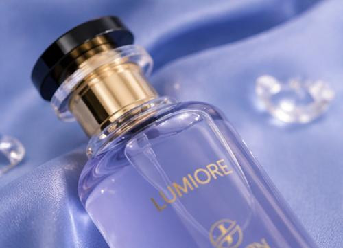 عطر زنانه Jaclin مدل Lumiore با بطری شیشهای آبی